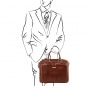 Mobile Preview: Leder Laptoptasche Pisa Outfit