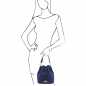 Preview: Beuteltasche aus Leder Outfit Preview: Beuteltasche aus Leder Outfit