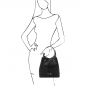 Preview: Beuteltasche "Minerva" Leder schwarz Outfit Preview: Beuteltasche "Minerva" Leder schwarz Outfit