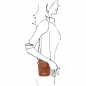 Mobile Preview: Handy-Schultertasche_Champagner_TL141698_Outfit