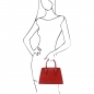 Preview: TL Bag Leder-Handtasche TL142147 Rot Outfit