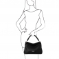 Preview: Leder-Handtasche TL142087 schwarz Outfit