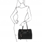 Mobile Preview: TL Bag Leder-Schultertasche schwarz Outfit-1