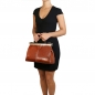 Preview: Tuscany Leather Doktortasche Michelangelo Ledertasche Outfit