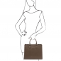 Mobile Preview: Tuscany Leather Handtasche "Iside" Outfit