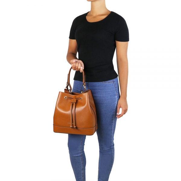 Tuscany Leather Bucket-Bag Minerva Outfit