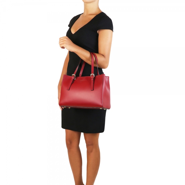 Tuscany Leather Handtasche Aura Rot Outfit