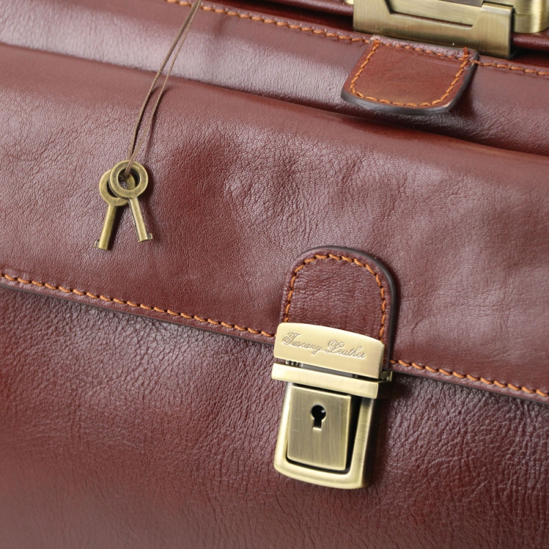 Tuscany Leather Doktortasche Bernini Leder braun Detail Tuscany Leather Doktortasche Bernini Leder braun Detail