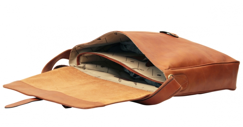 Old Angler Messenger-Bag mit Laptopfach interieur