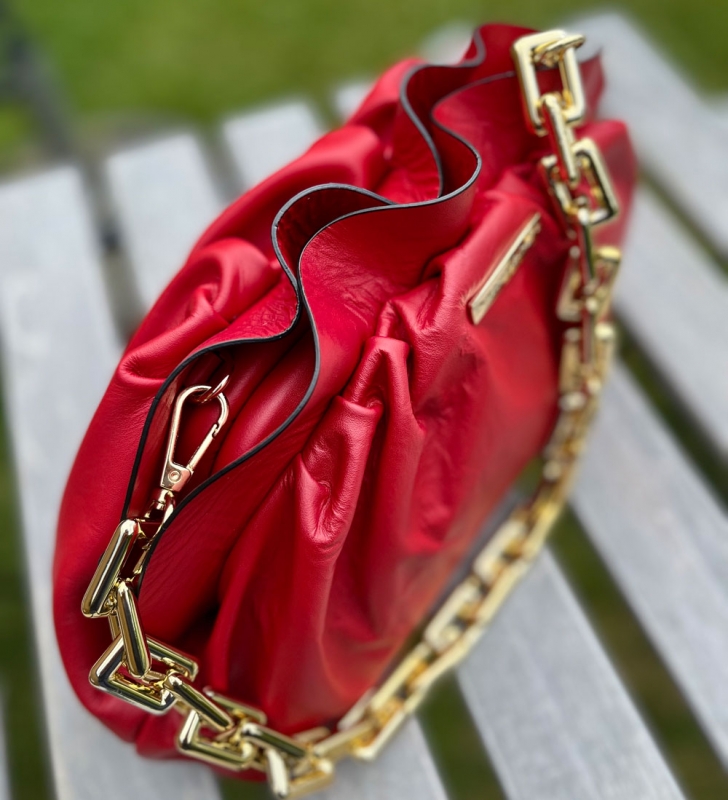 Tuscany-Leather_Leder-Clutch rot Detail Tuscany-Leather_Leder-Clutch rot Detail
