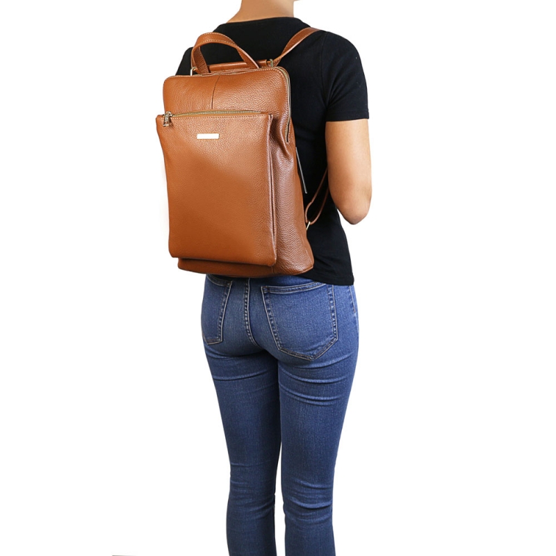 TL Bag Großer Leder-Rucksack cognac Outfit-1 TL Bag Großer Leder-Rucksack cognac Outfit-1