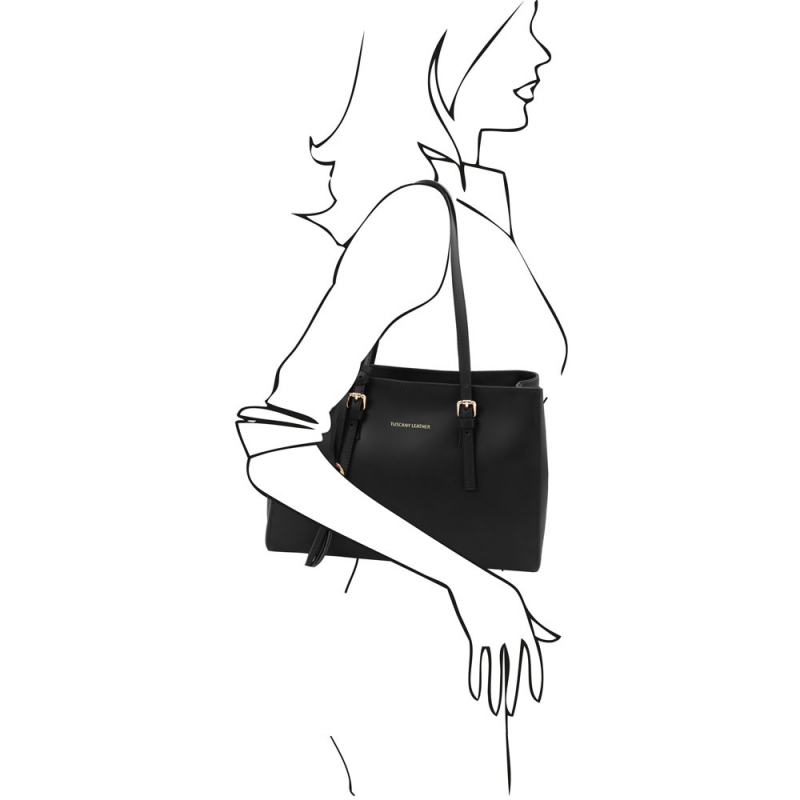 TL Bag Leder-Schultertasche schwarz Outfit TL Bag Leder-Schultertasche schwarz Outfit